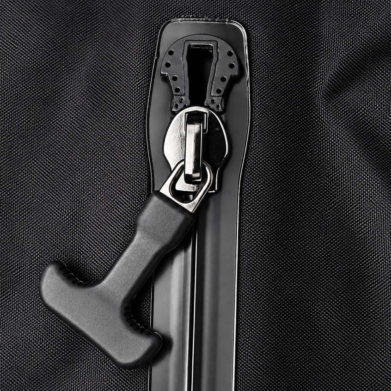 Drop Bag 30L 7 Close-up of the air-tight waterproof zipper on the ORGA Drop Bag